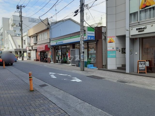 コンビニ　ファミリーマート 茅ヶ崎駅南口店（コンビニ）まで155m