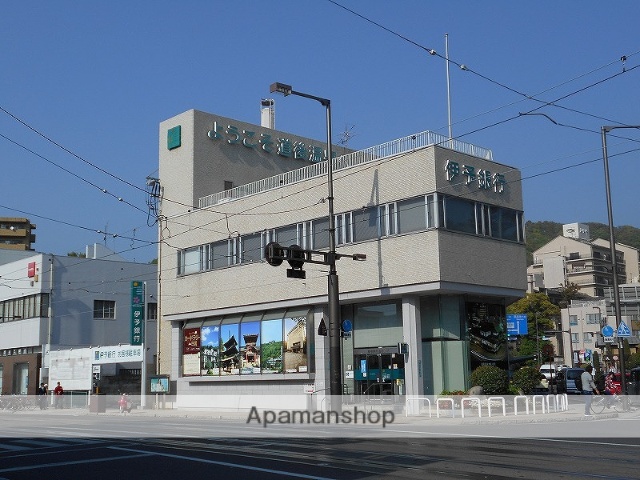 銀行　伊予銀行道後支店（銀行）まで445m