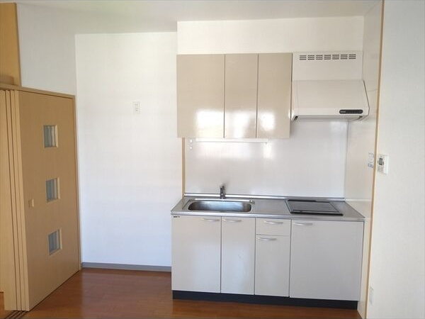 キッチン　※写真は同じマンションの違う部屋のものになります。