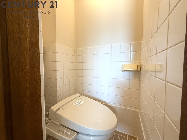 トイレ　温水洗浄便座付きのトイレです♪