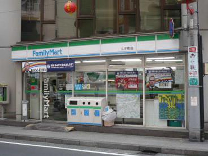 コンビニ　ファミリーマート（コンビニ）まで350m