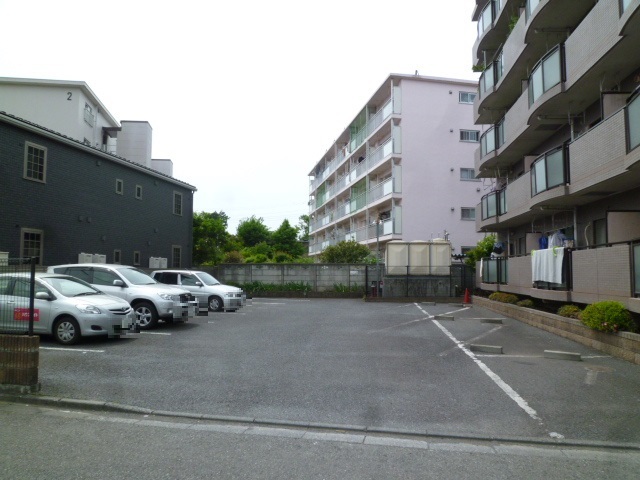 駐車場　★敷地内駐車場★（空き状況・使用料等詳細はご確認下さい）