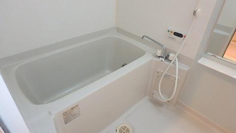 バス・シャワールーム　入浴時間が違っても追い焚き付なので安心♪