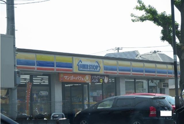 コンビニ　ミニストップ（コンビニ）まで750m