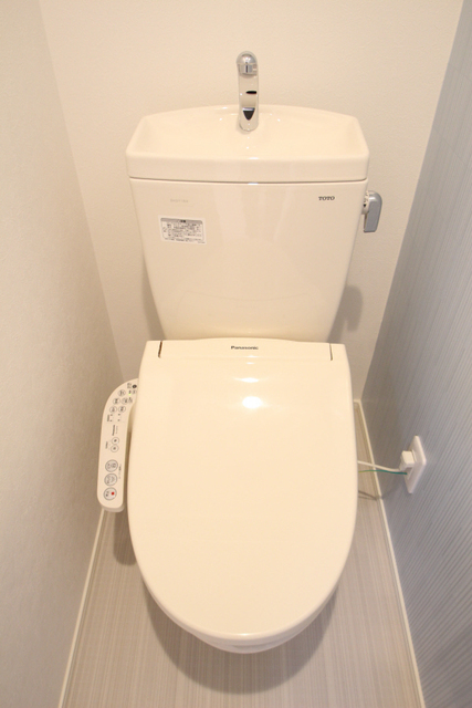 トイレ　※別室の参考写真の為、現況優先です。