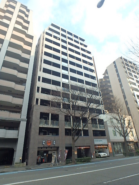 建物外観　向かいにコンビニがあり、便利です☆