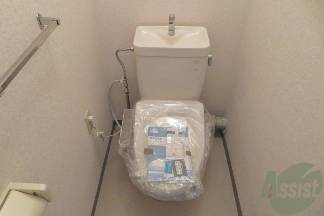 トイレ　嬉しい温水洗浄便座機能付き