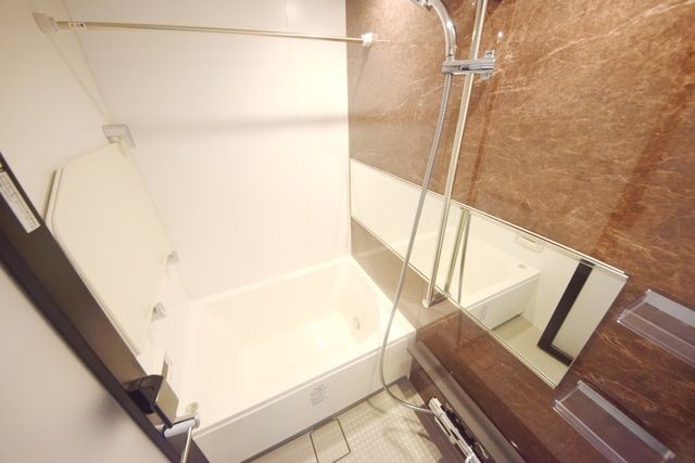 バス・シャワールーム　写真は同タイプ住居です。