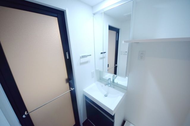 洗面設備　写真は同タイプ住居です。