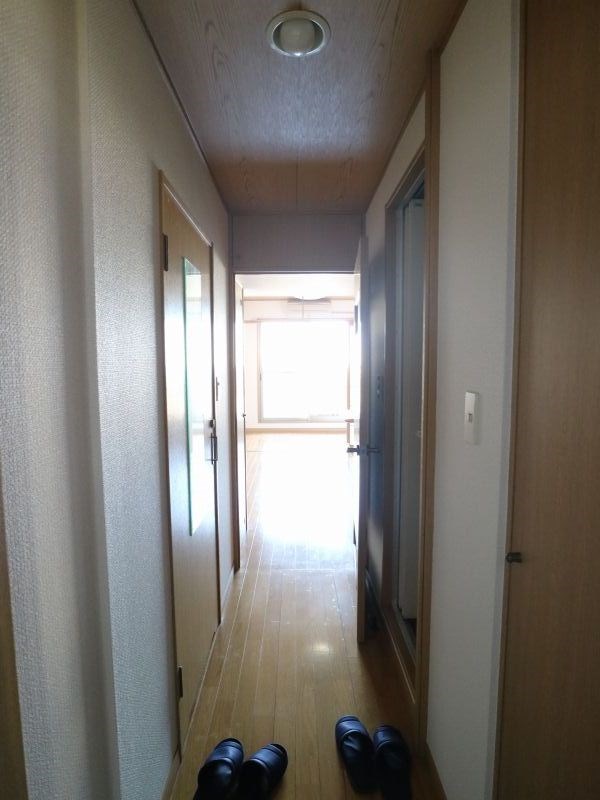 玄関　※別号室の参考写真です。