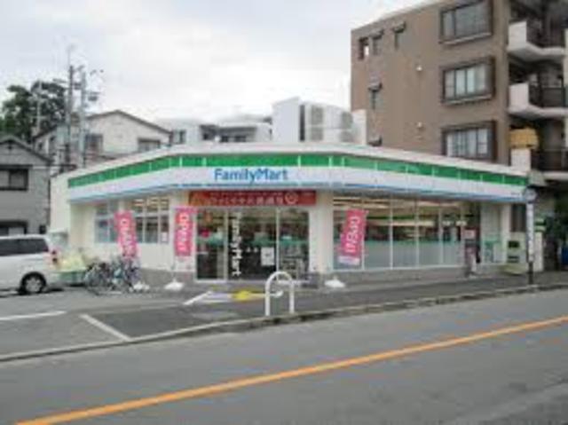 コンビニ　ファミリーマート豊中若竹町店（コンビニ）まで735m
