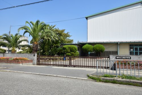 中学校　堺市立三原台中学校（中学校）まで1049m