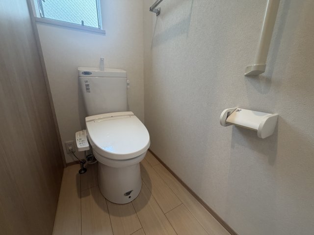 西宮市池田町戸建のトイレ写真