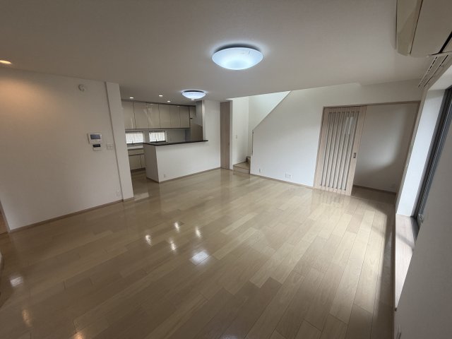 西宮市池田町戸建の居間写真
