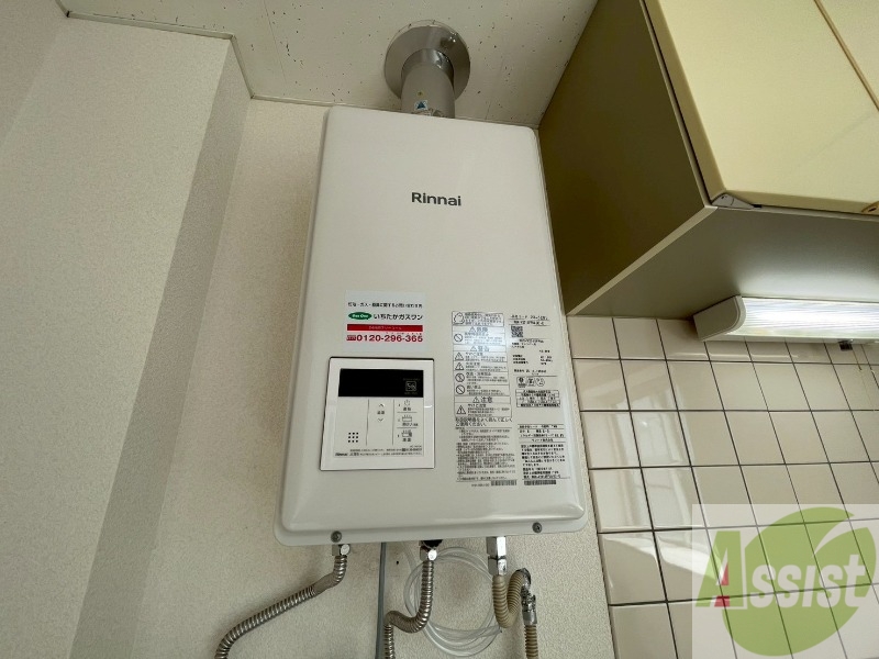 その他設備　給湯器はシンプルな作りで簡単に操作できそうです。