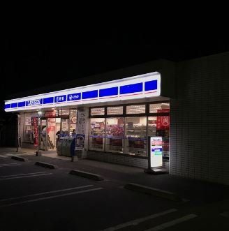 コンビニ　ローソン社嬉野店（コンビニ）まで820m