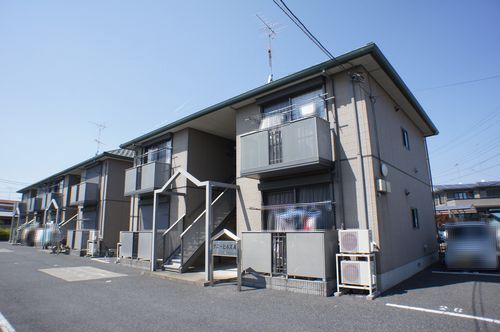 建物外観　駐車場各世帯２台付き☆