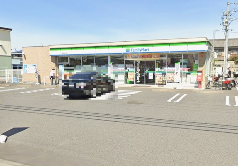コンビニ　ファミリーマート 新居屋大日店（コンビニ）まで406m
