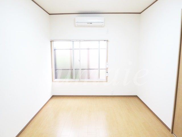 居室・リビング　エアコン完備の6帖のお部屋です☆