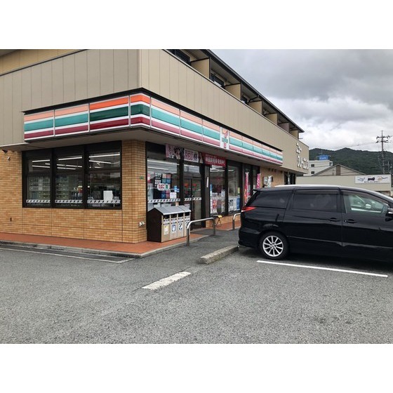 コンビニ　セブンイレブン山口小郡上郷店（コンビニ）まで111m