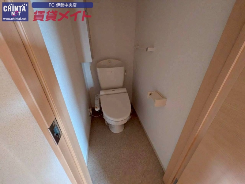 トイレ　同型反転タイプの画像です