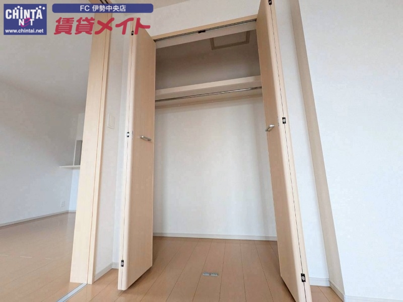 収納　同型反転タイプの画像です