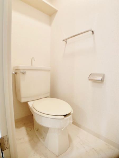 トイレ　落ち着いた色調のトイレです♪