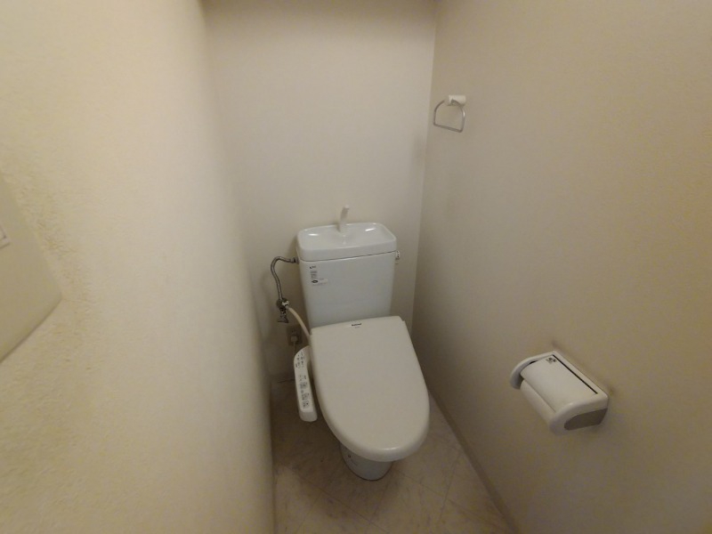 トイレ　ウォシュレット機能がついたトイレ。安心して使用できますね。