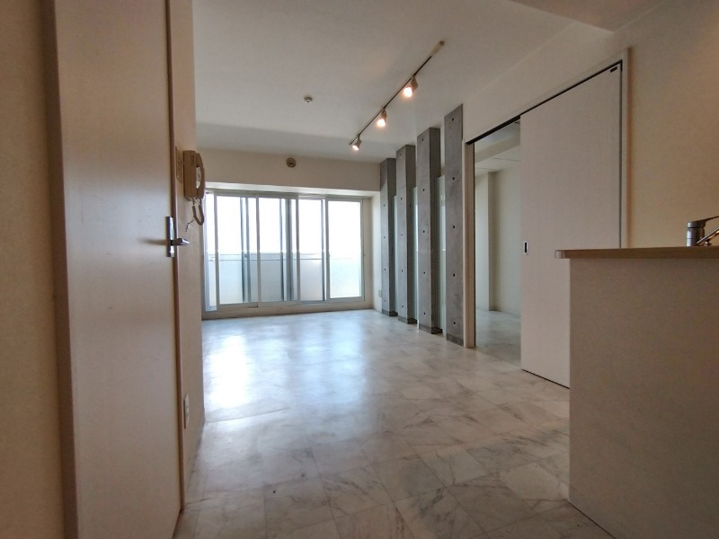 居室・リビング　広くてキレイなお部屋が広がっていて、充実した生活が送れそう。