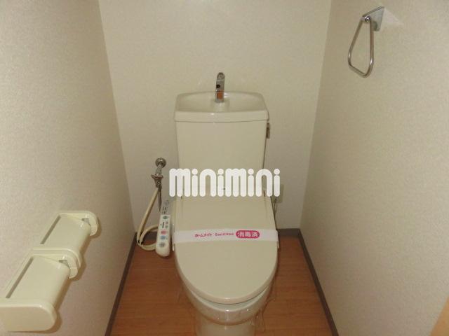 トイレ　温水洗浄便座が付いてます