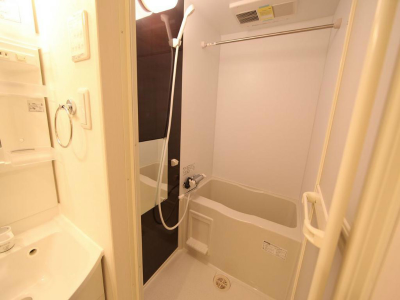 バス・シャワールーム　浴室暖房乾燥機付　24時間換気機能付バスルーム