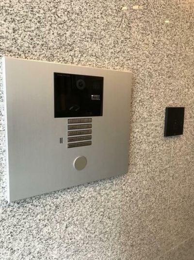 セキュリティ　落ち着いたエントランスです