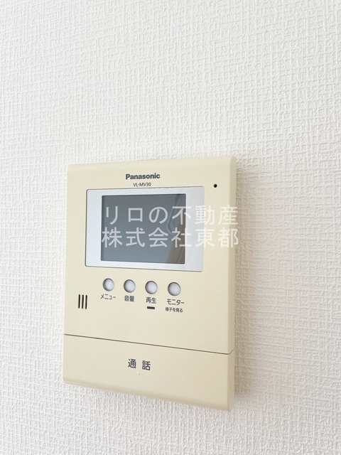 セキュリティ　来訪者の姿を確認できるＴＶモニター付インターホン設置済です！