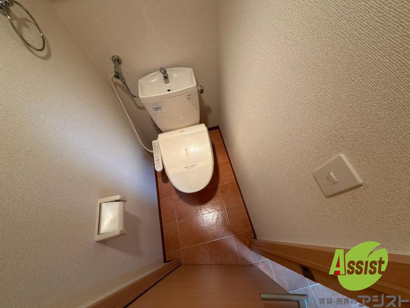 トイレ　こちらはトイレです。清潔感があり、安心して使用できます。