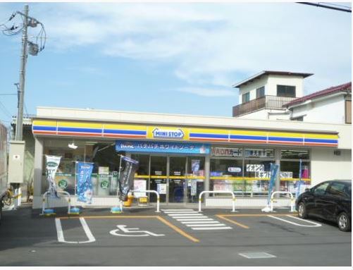 コンビニ　ミニストップ八潮伊勢野店（コンビニ）まで221m