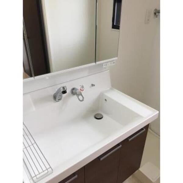洗面設備　※写真は同タイプ住戸です。