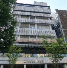 小学校　港区立芝浜小学校（小学校）まで666m