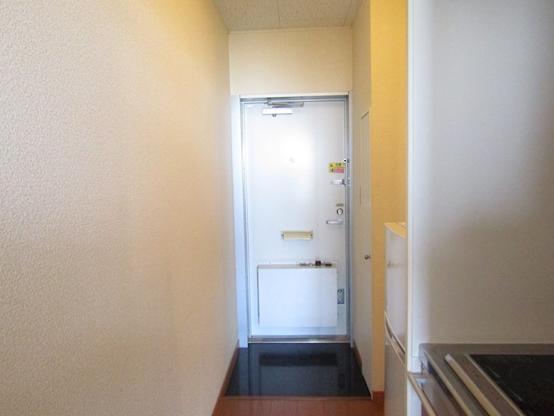 玄関　玄関※写真は210号室です。