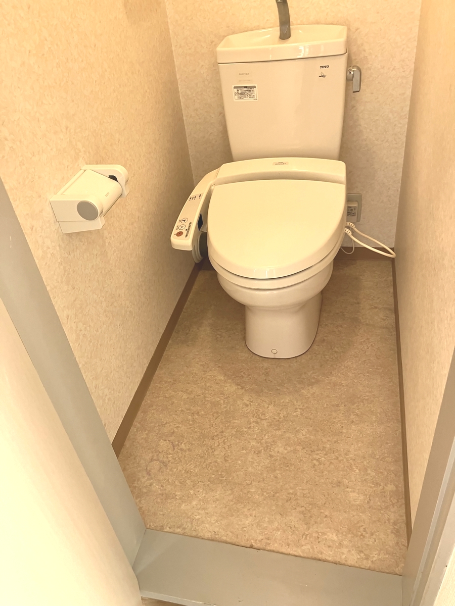 トイレ　※写真は別の部屋のものです。