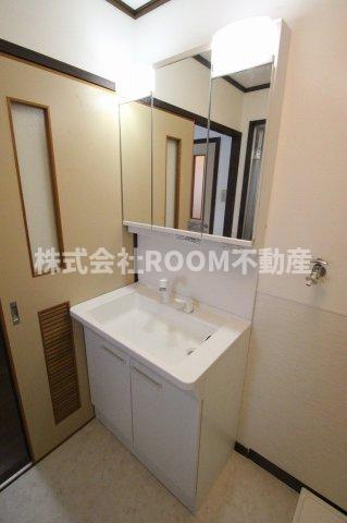 洗面設備　コンパクトで使いやすい洗面所