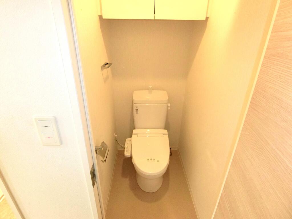 トイレ　※写真は反転タイプです