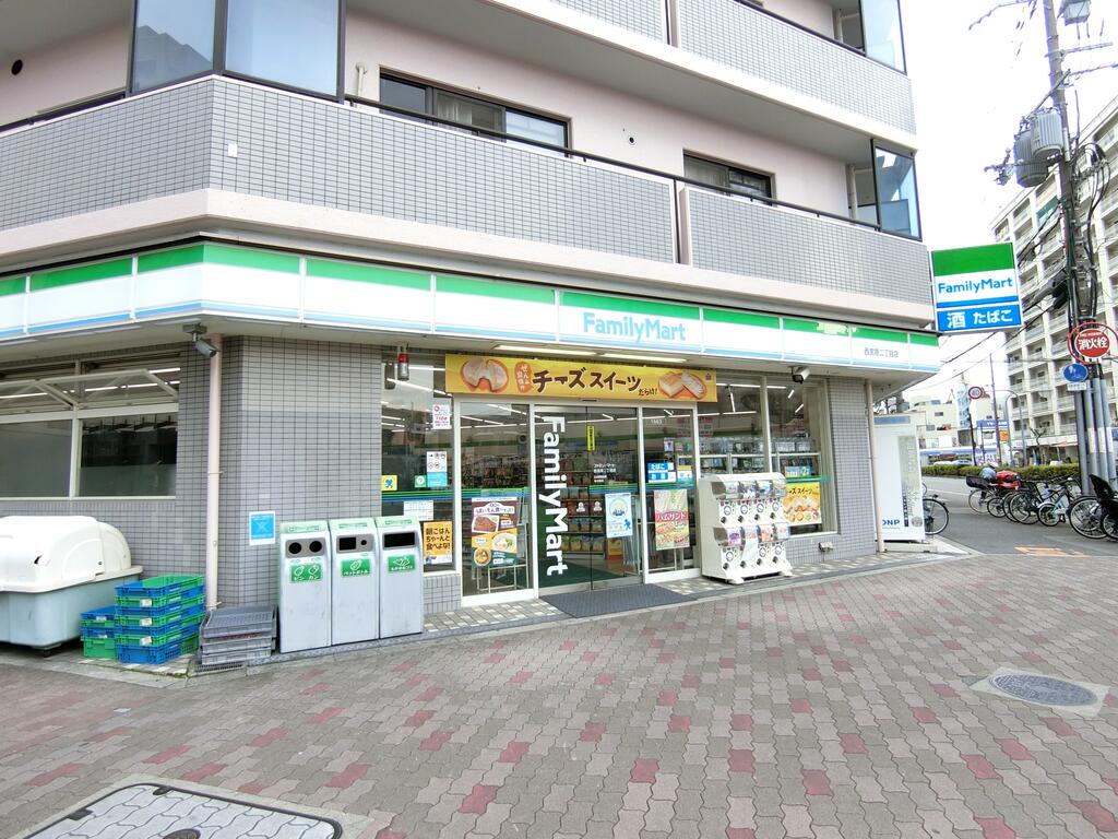 コンビニ　ファミリーマート西宮原二丁目店（コンビニ）まで151m