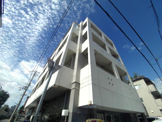 建物外観　オシャレな外観で学生さんや社会人の方にお勧めです。
