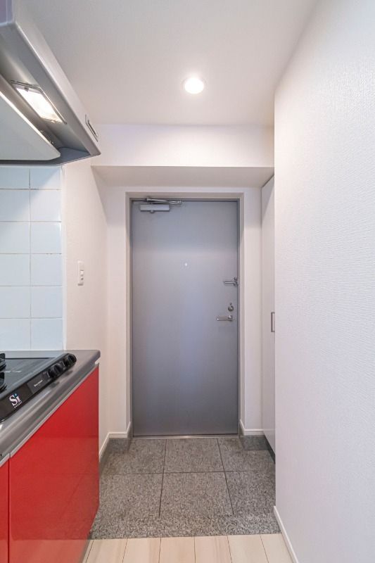 玄関　※写真は同タイプの別のお部屋です