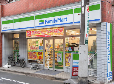 コンビニ　ファミリーマート 中野沼袋四丁目店（コンビニ）まで379m