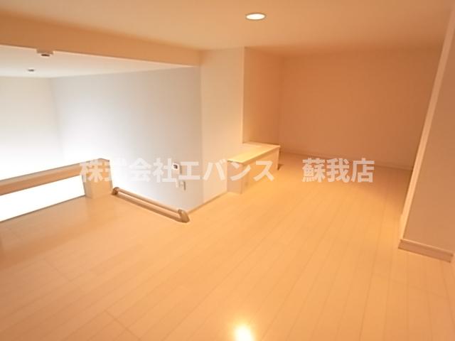 その他部屋・スペース　開放的な寝室です