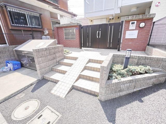 レオパレスフロントコートの外観写真