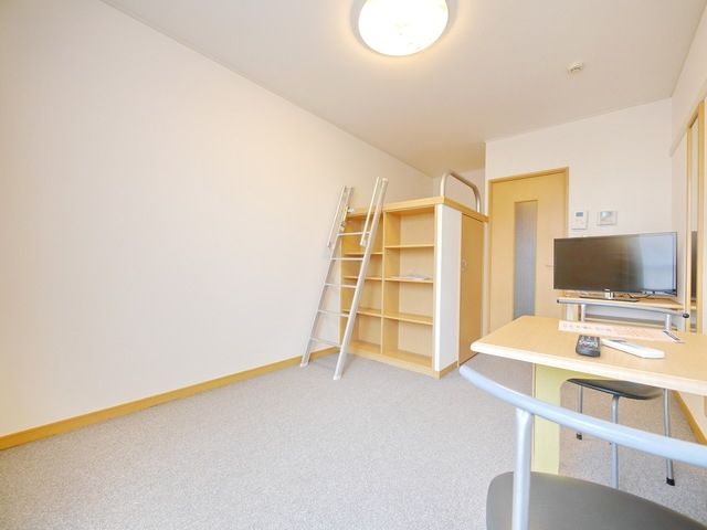 レオパレスフロントコートの居間写真