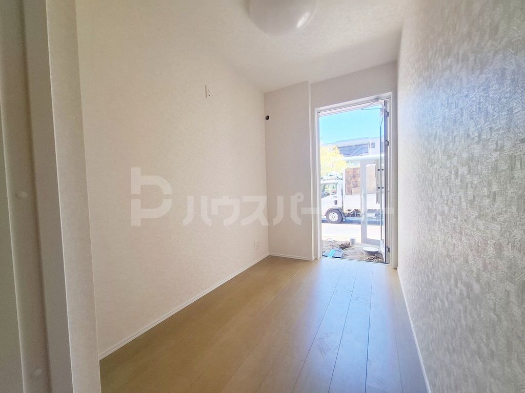ウィングシード新松戸の居間写真