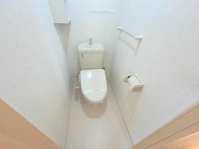トイレ　清潔感のあるトイレは、誰もがリラックスできる空間です。